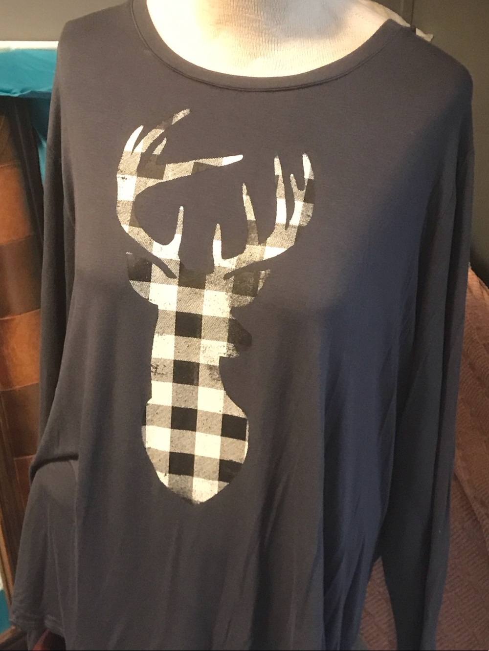 Sleep shirt Black and White silhouette of deer